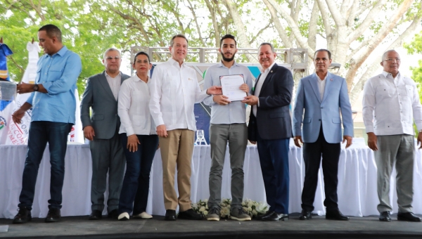 EN RUTAS MIPYMES: GOBIERNO ENTREGA RD$85 millones en Moca